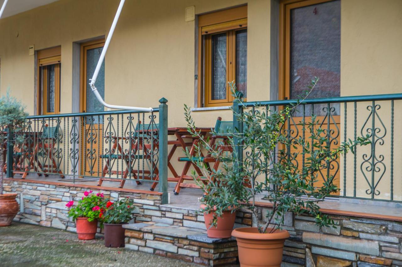 Avgi Apartment Káto Loutrákion Екстериор снимка