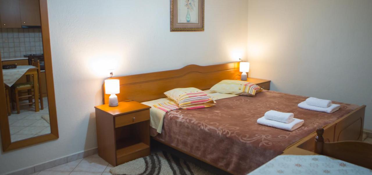 Avgi Apartment Káto Loutrákion Екстериор снимка