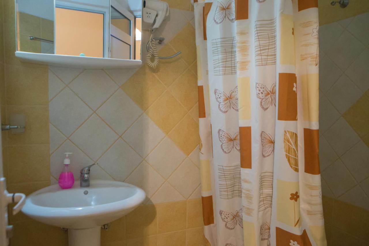 Avgi Apartment Káto Loutrákion Екстериор снимка